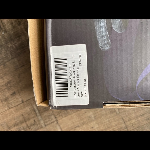 LED ring light with stand and phone holder. Good as new. - Picture 10 of 13